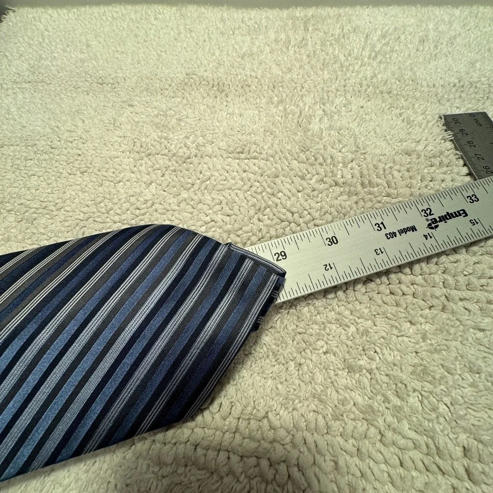 DKNY Tie Blue‎ Diagonal Stripe 100% Silk Preppy Old Money Business Modern Casual